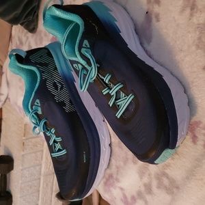 HOKA tennis shoes    size 8
